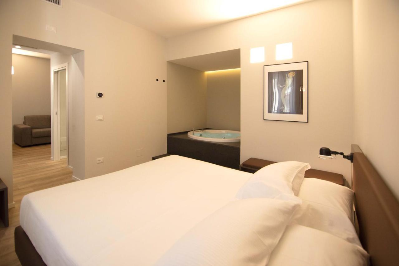 Palazzo Bellocchi - Suites & Apartments Brindisi Exterior photo