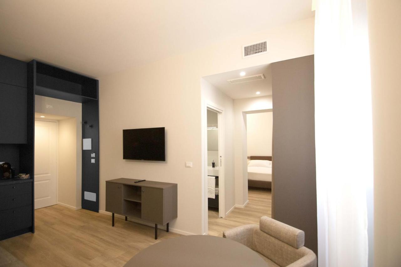 Palazzo Bellocchi - Suites & Apartments Brindisi Exterior photo