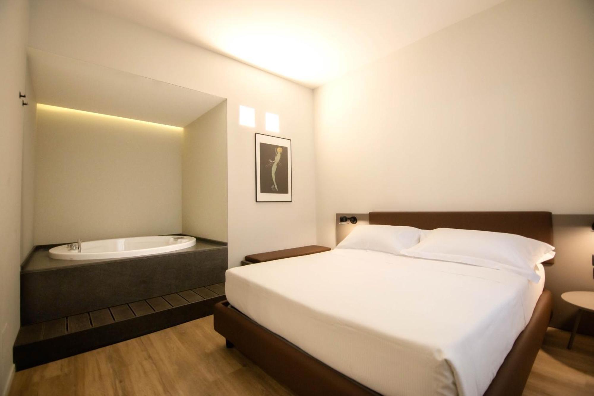 Palazzo Bellocchi - Suites & Apartments Brindisi Room photo